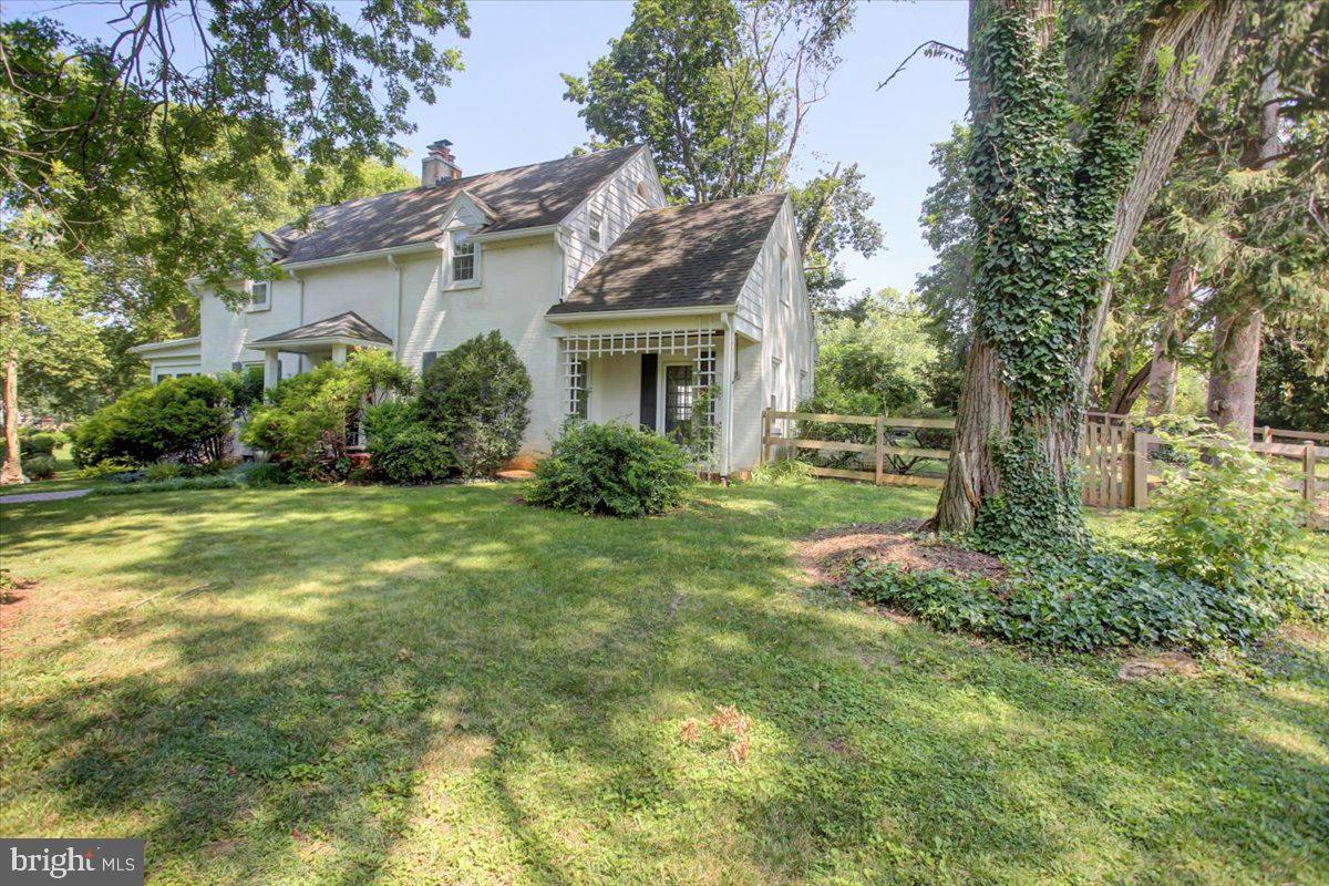 18902 Preston Road Hagerstown, MD 21742 - Photo 6 of 54 Side sitting porch