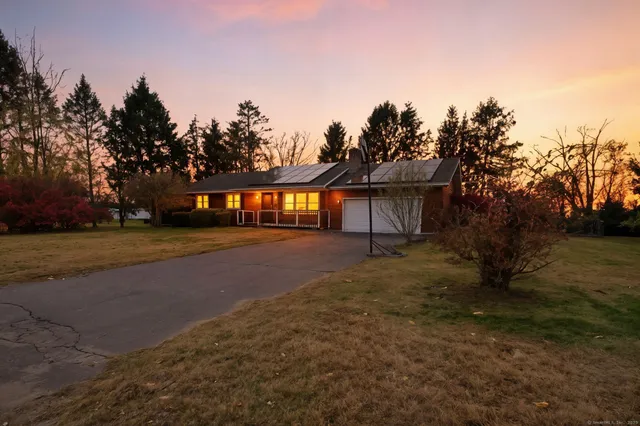 $365,000 | 3 Eastwood Drive, East Windsor, CT 06016