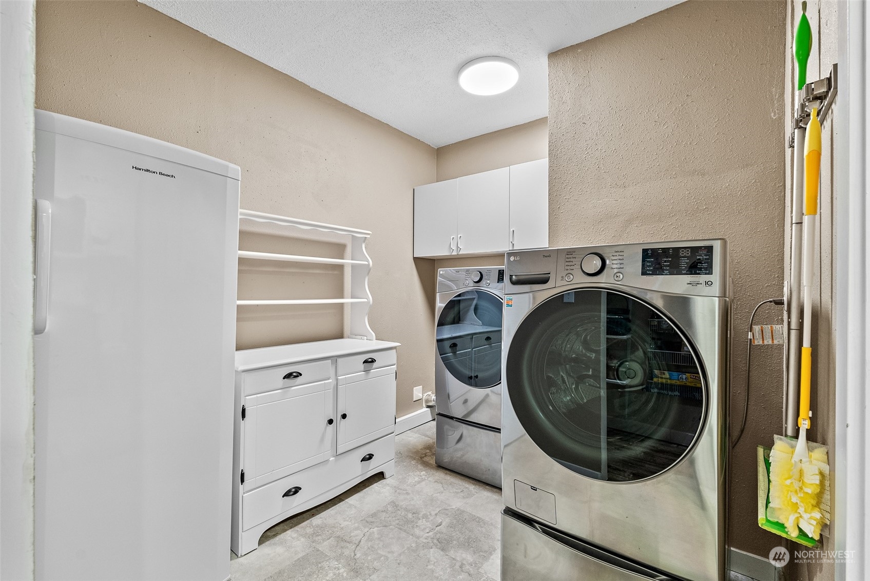 2313 Maple Lane Steilacoom, WA 98388 - Photo 27 of 40 a utility room with sink dryer and washer
