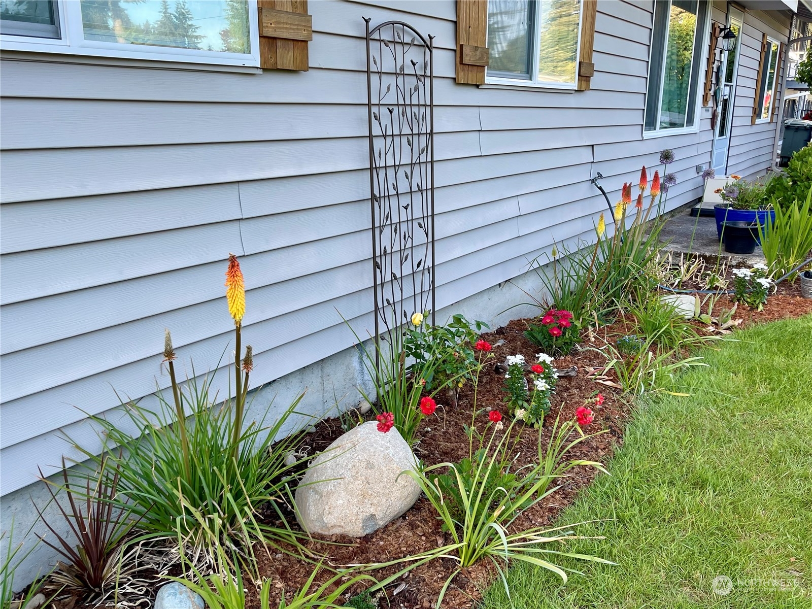 2313 Maple Lane Steilacoom, WA 98388 - Photo 38 of 40 a wooden bench sitting in front of a house