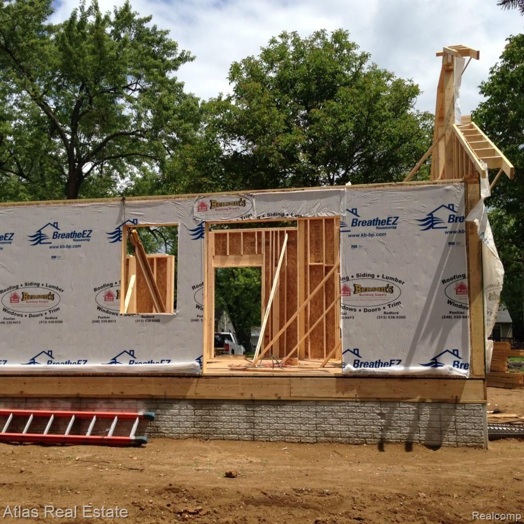 5047 Drayton Road Clarkston, MI 48346 - Photo 5 of 11 IMG_2163.jpg