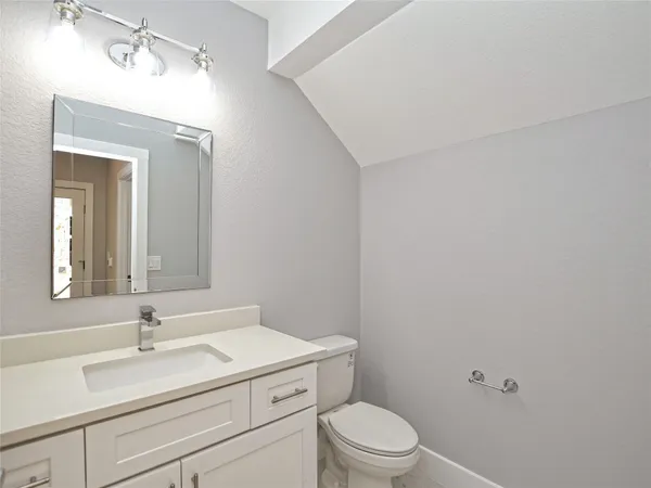 $2,900 | 1130 Lott Avenue, Unit B, Austin, TX 78721