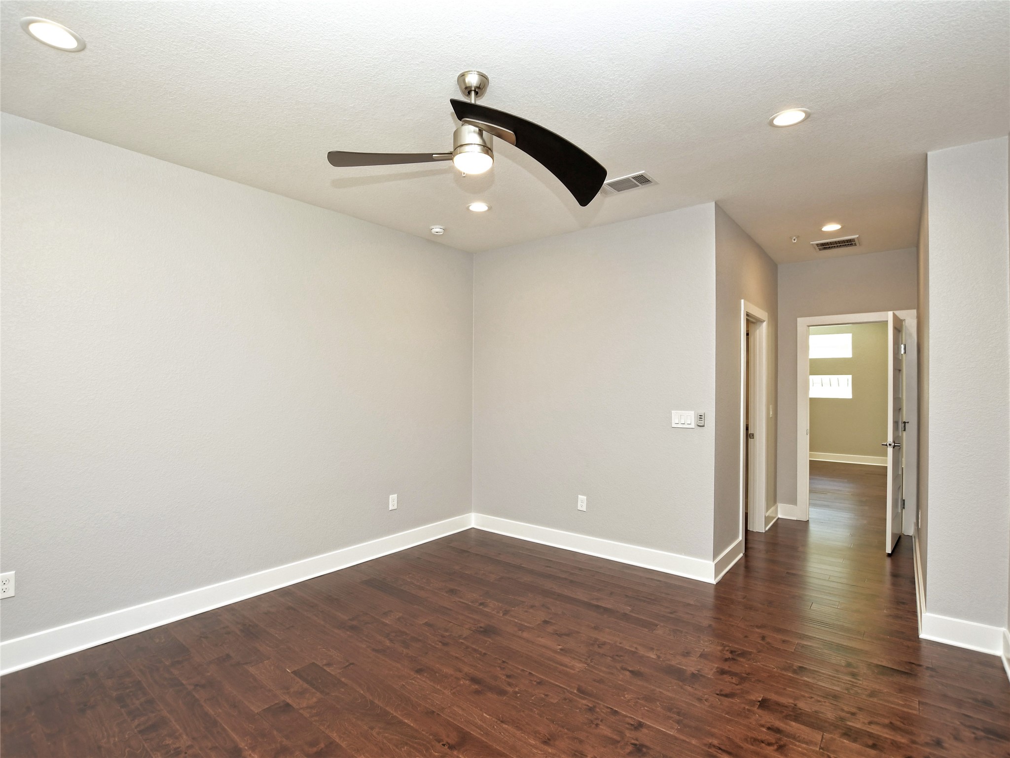 1130 Lott Avenue, Unit B Austin, TX 78721 - Photo 18 of 29 Empty room with dark wood finished floors, recessed lighting, and ceiling fan