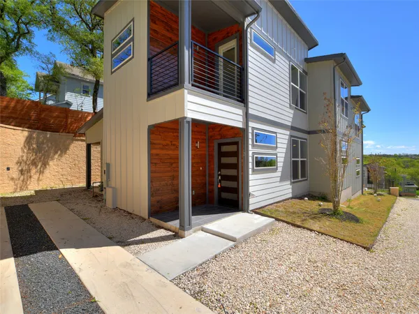 $2,900 | 1130 Lott Avenue, Unit B, Austin, TX 78721