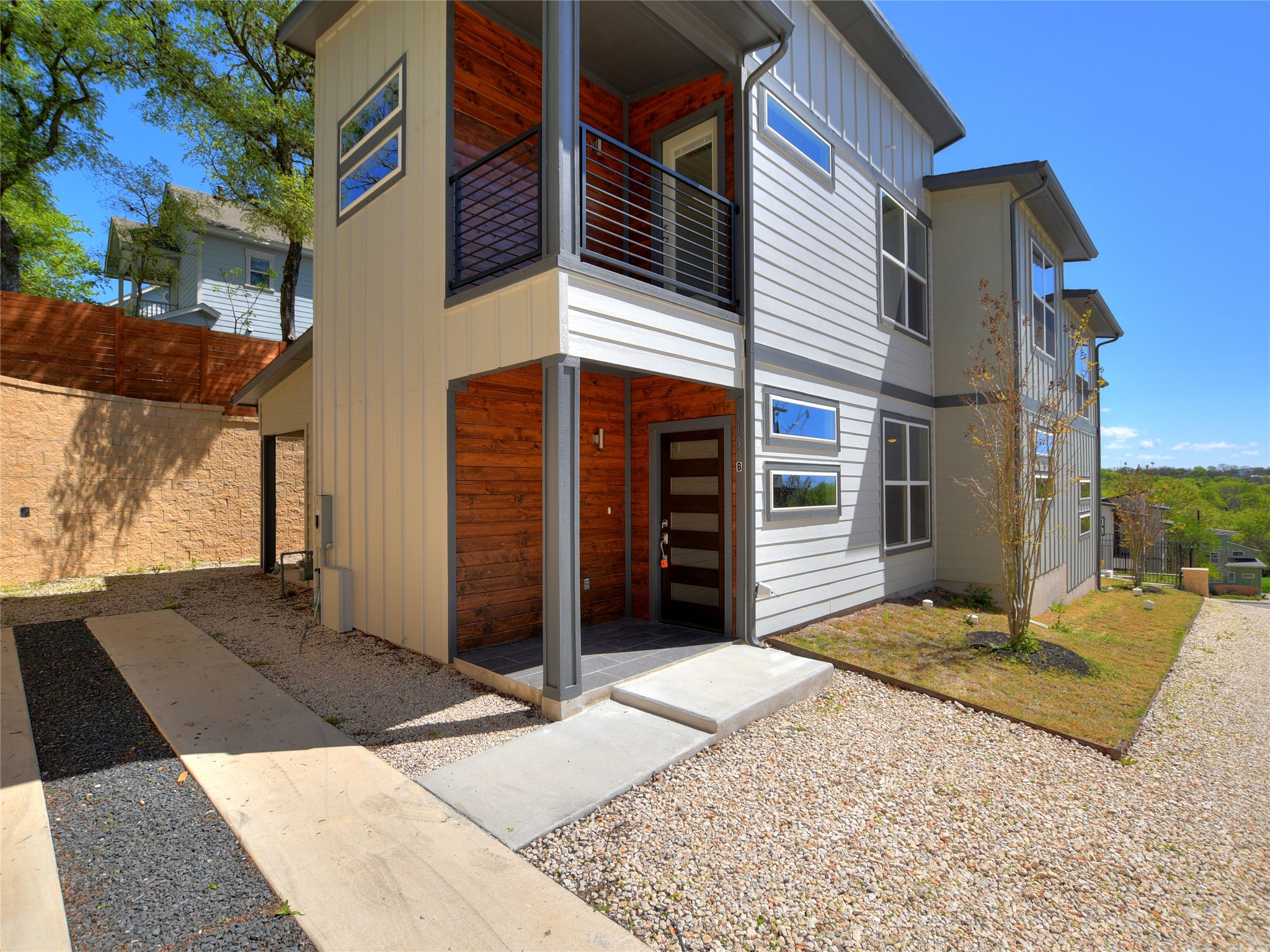 1130 Lott Avenue, Unit B Austin, TX 78721 - Photo 2 of 29 View of building exterior