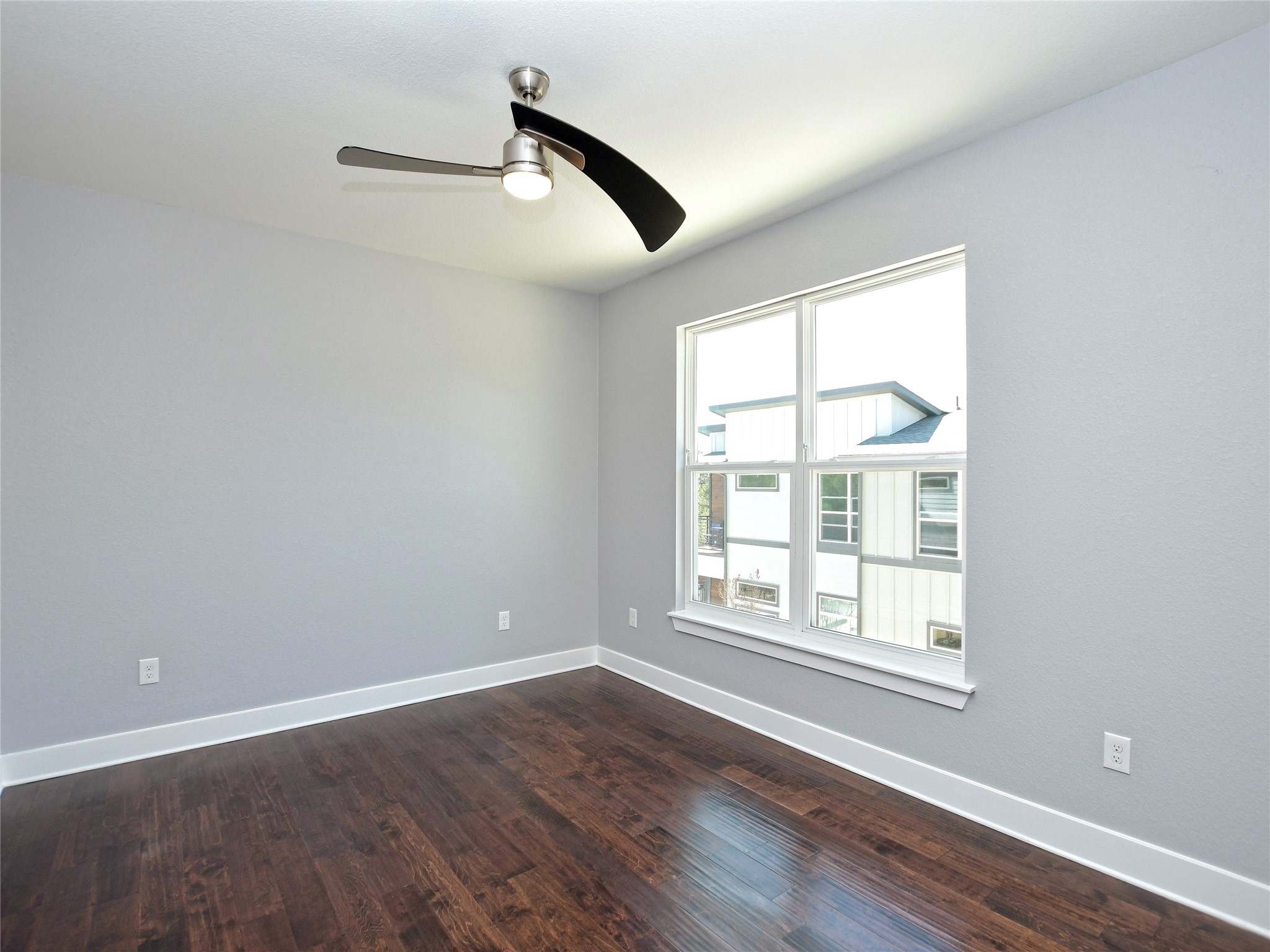 1130 Lott Avenue, Unit B Austin, TX 78721 - Photo 21 of 29 Unfurnished room featuring dark wood-style floors and ceiling fan