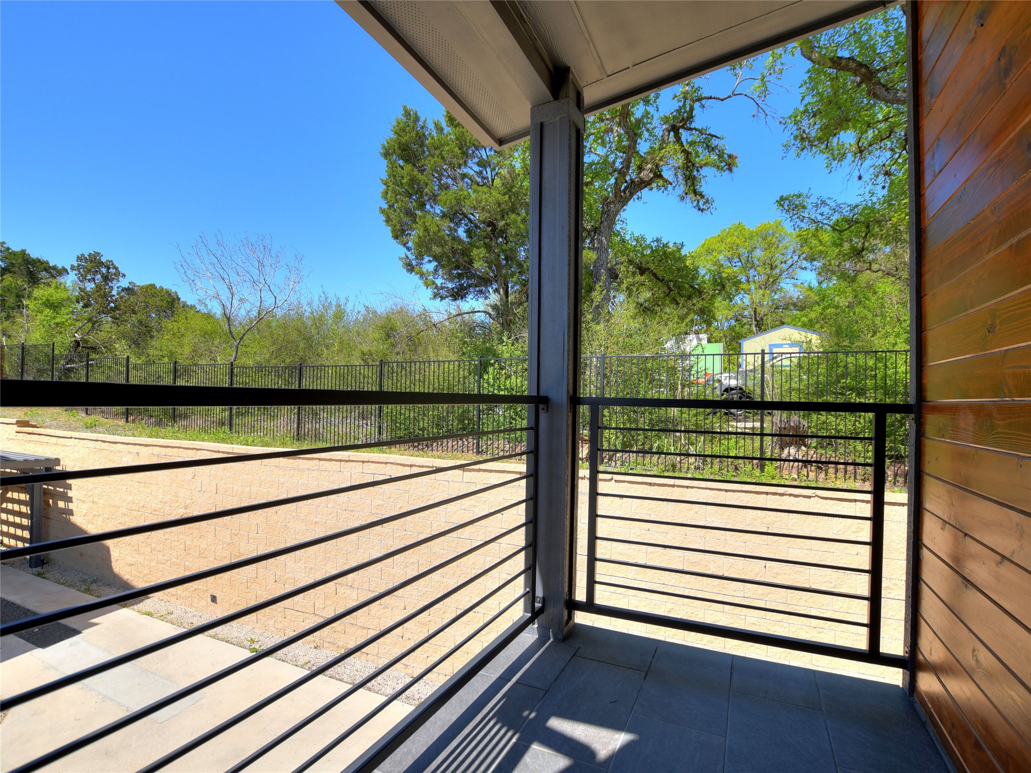1130 Lott Avenue, Unit B Austin, TX 78721 - Photo 27 of 29 View of balcony