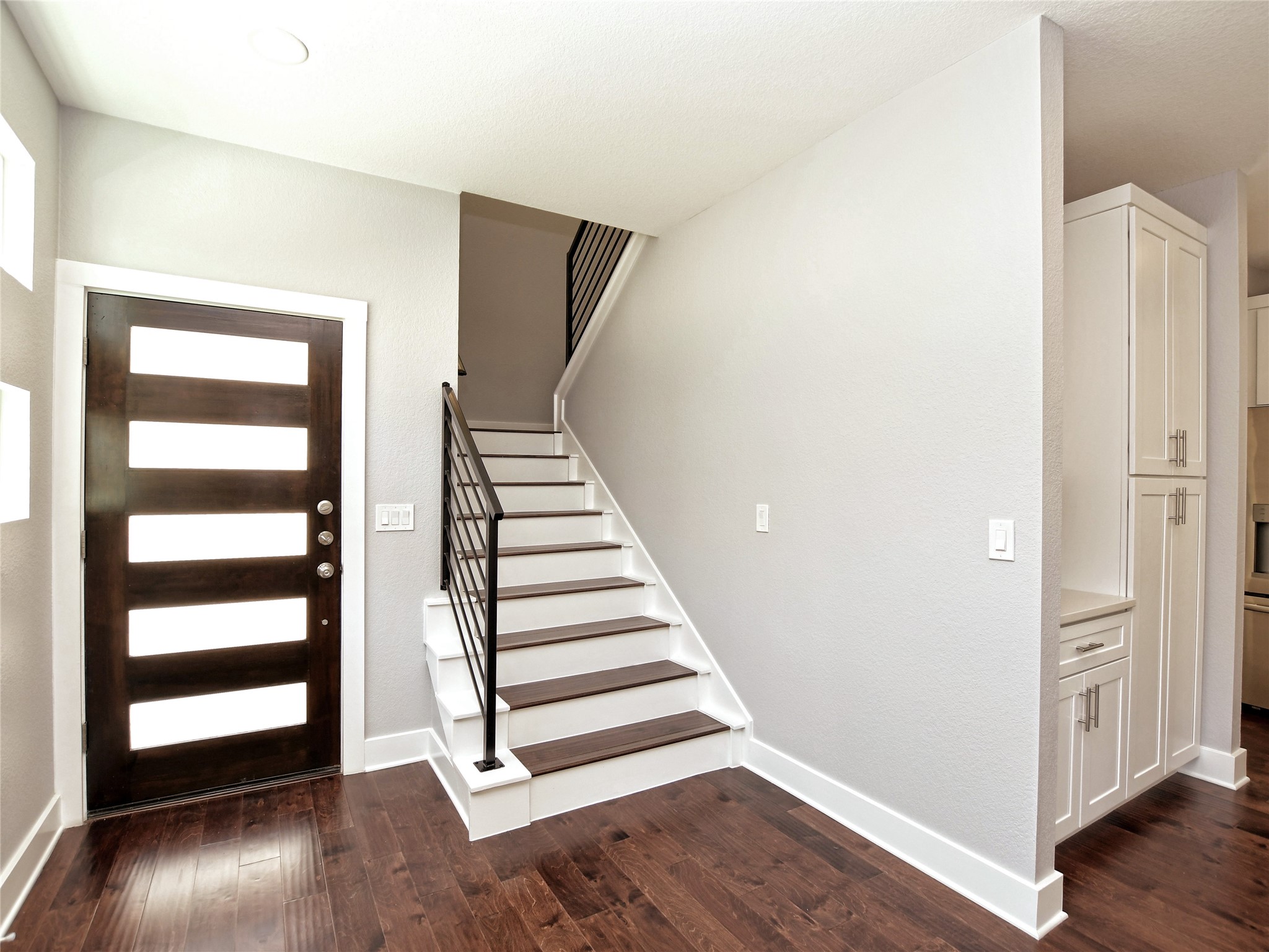 1130 Lott Avenue, Unit B Austin, TX 78721 - Photo 4 of 29 Foyer entrance with dark wood-style flooring