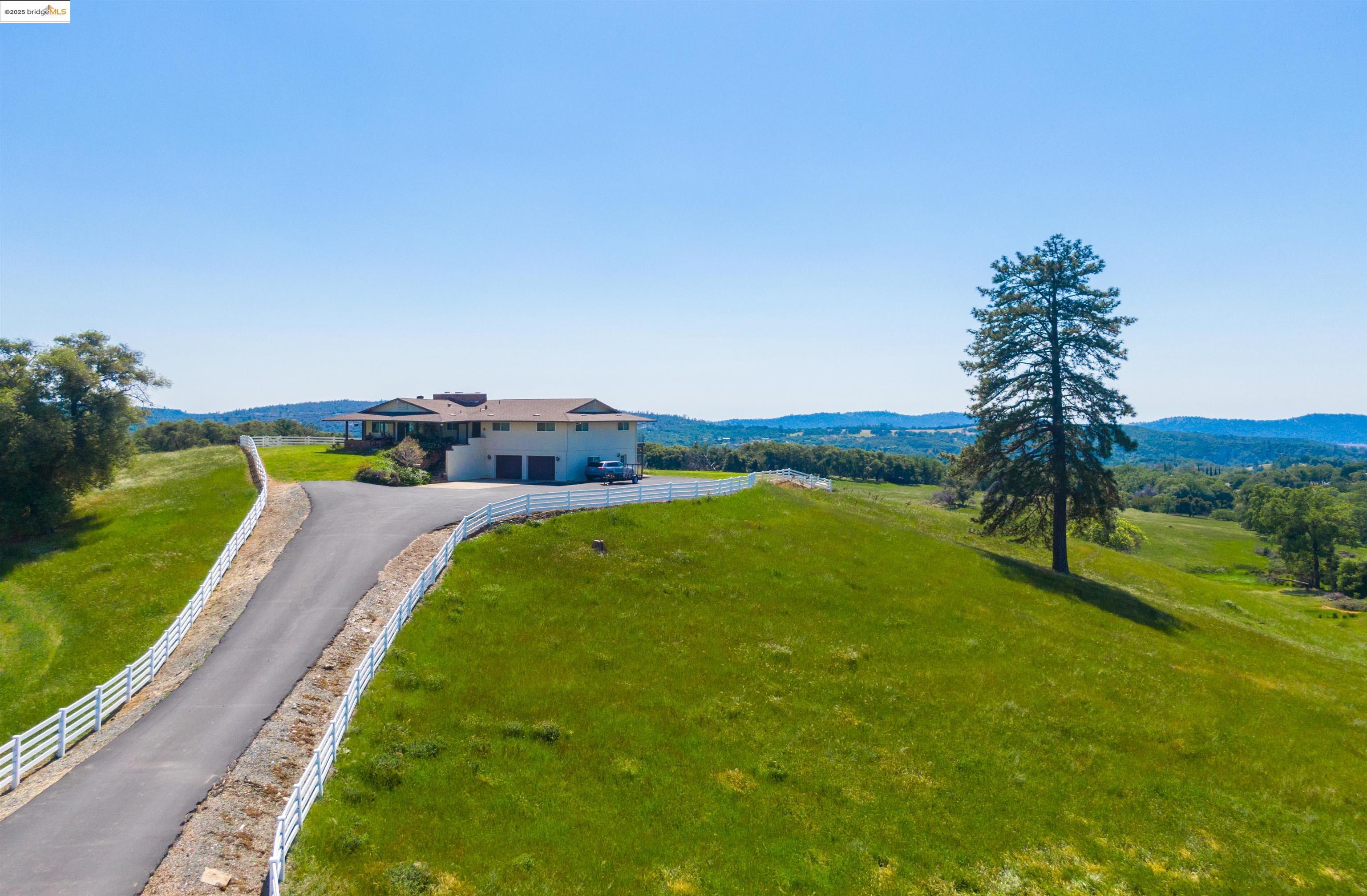 9325 Fraguero Road Sonora, CA 95370 - Photo 2 of 19 a view of a house with a yard