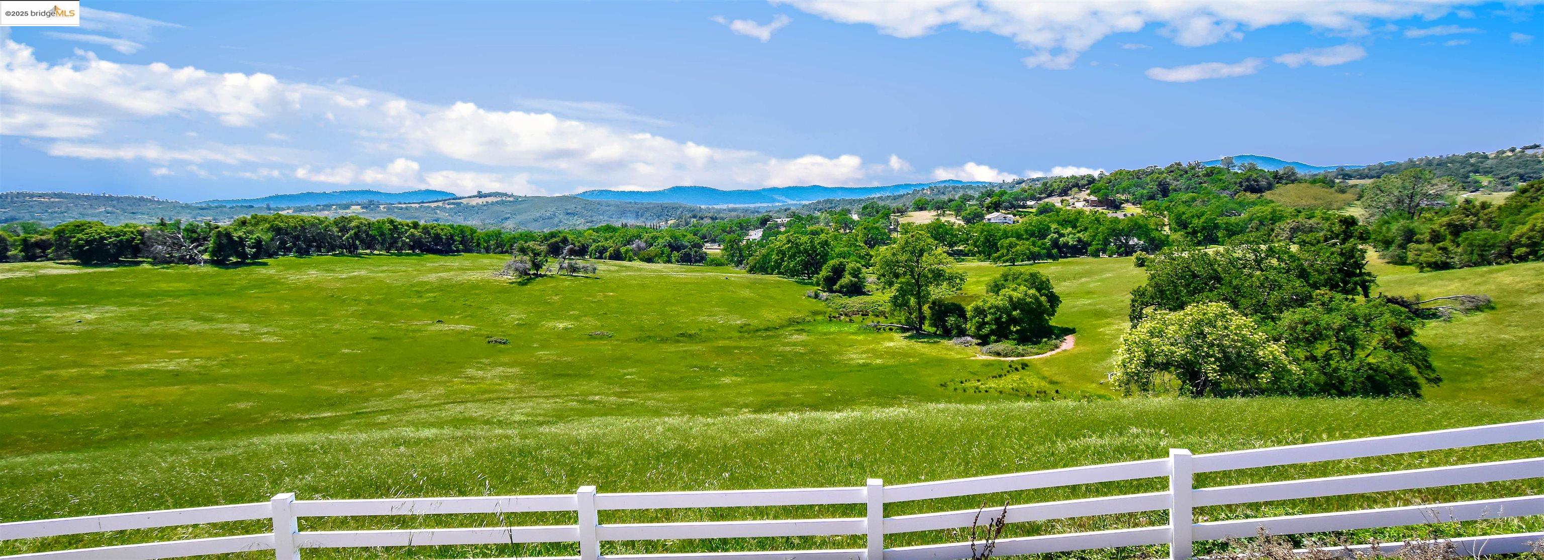 9325 Fraguero Road Sonora, CA 95370 - Photo 7 of 19 a view of an outdoor space and yard