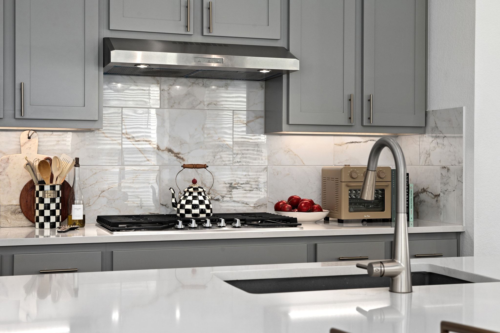 1201 Highcrest Georgetown, TX 78628 - Photo 5 of 40 The custom backsplash and Silgranit Diamond Sink add high end design touches to the kitchen.