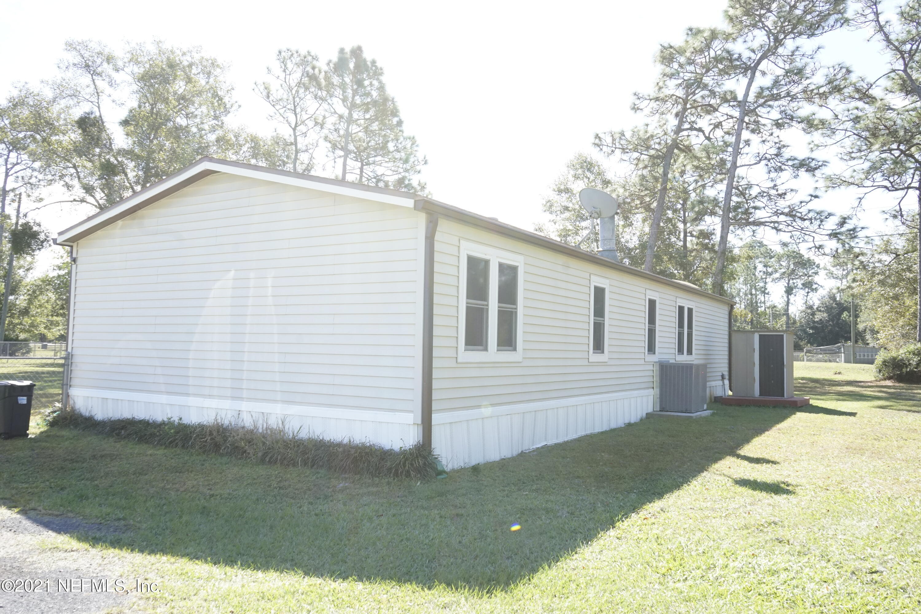 2210 Chaffee Road South Jacksonville, FL 32221 - Photo 12 of 17 a backyard of a house
