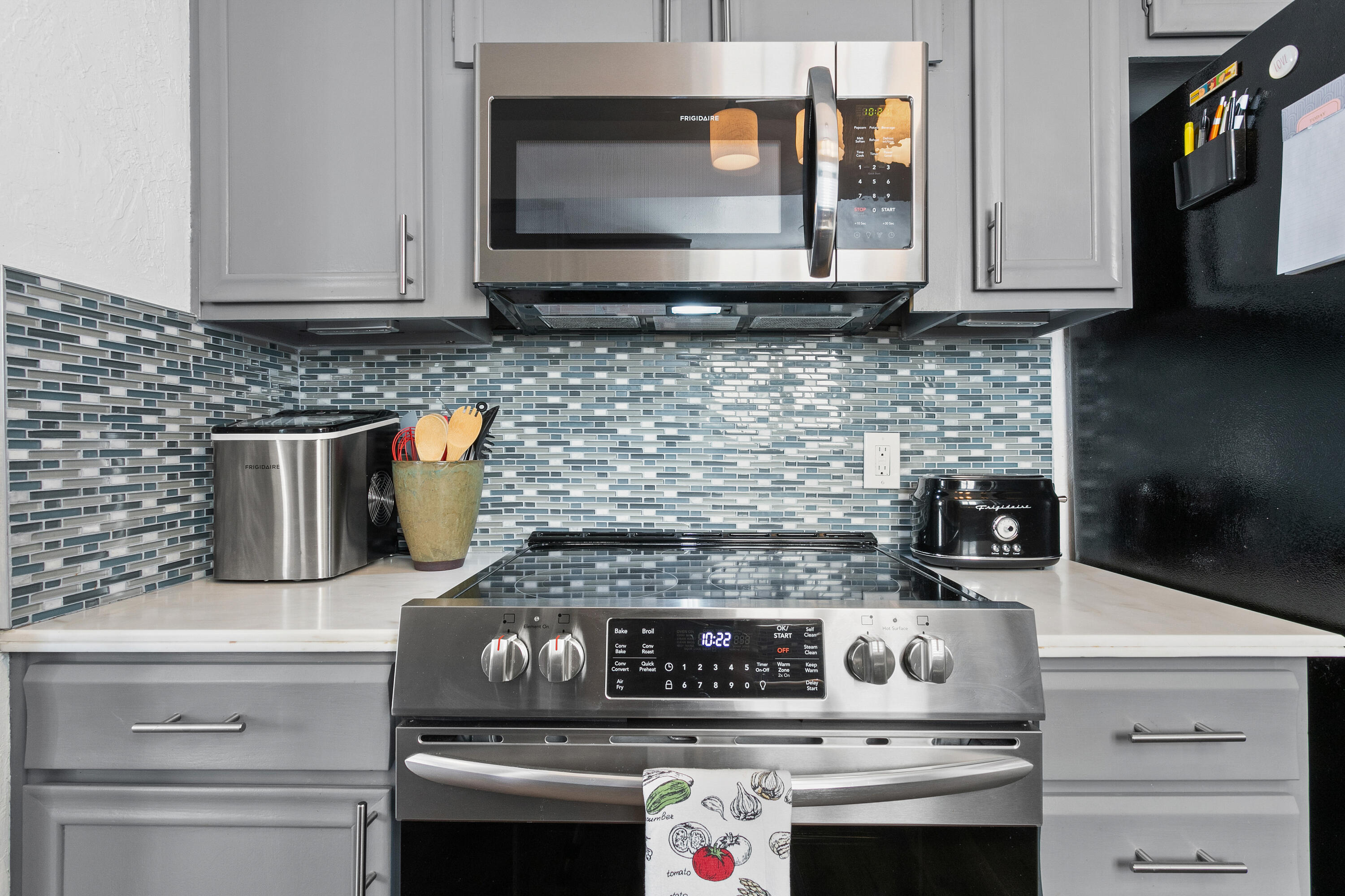 1050 Ramon Road, Unit 128 Palm Springs, CA 92264 - Photo 13 of 35 a kitchen with a stove and a microwave