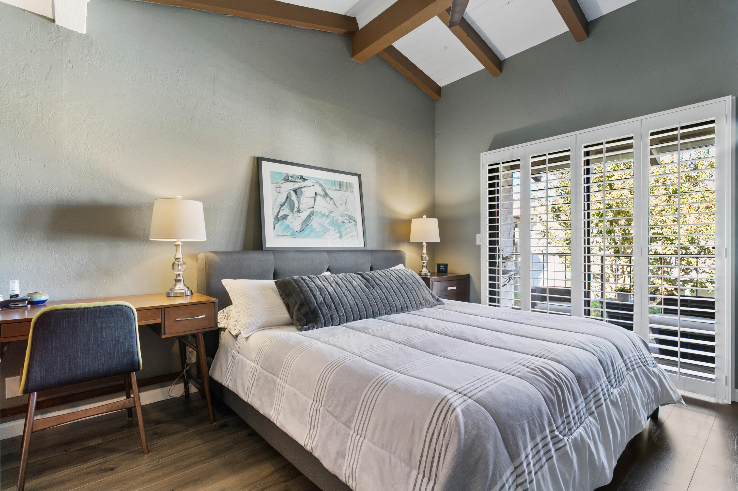 1050 Ramon Road, Unit 128 Palm Springs, CA 92264 - Photo 16 of 35 a bedroom with a bed and a desk