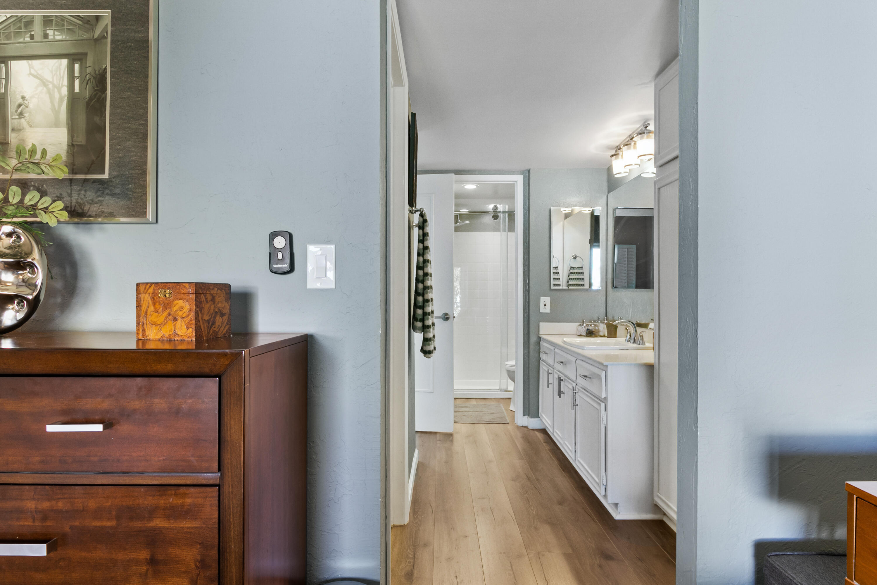 1050 Ramon Road, Unit 128 Palm Springs, CA 92264 - Photo 20 of 35 a bathroom with a sink a mirror and a shower