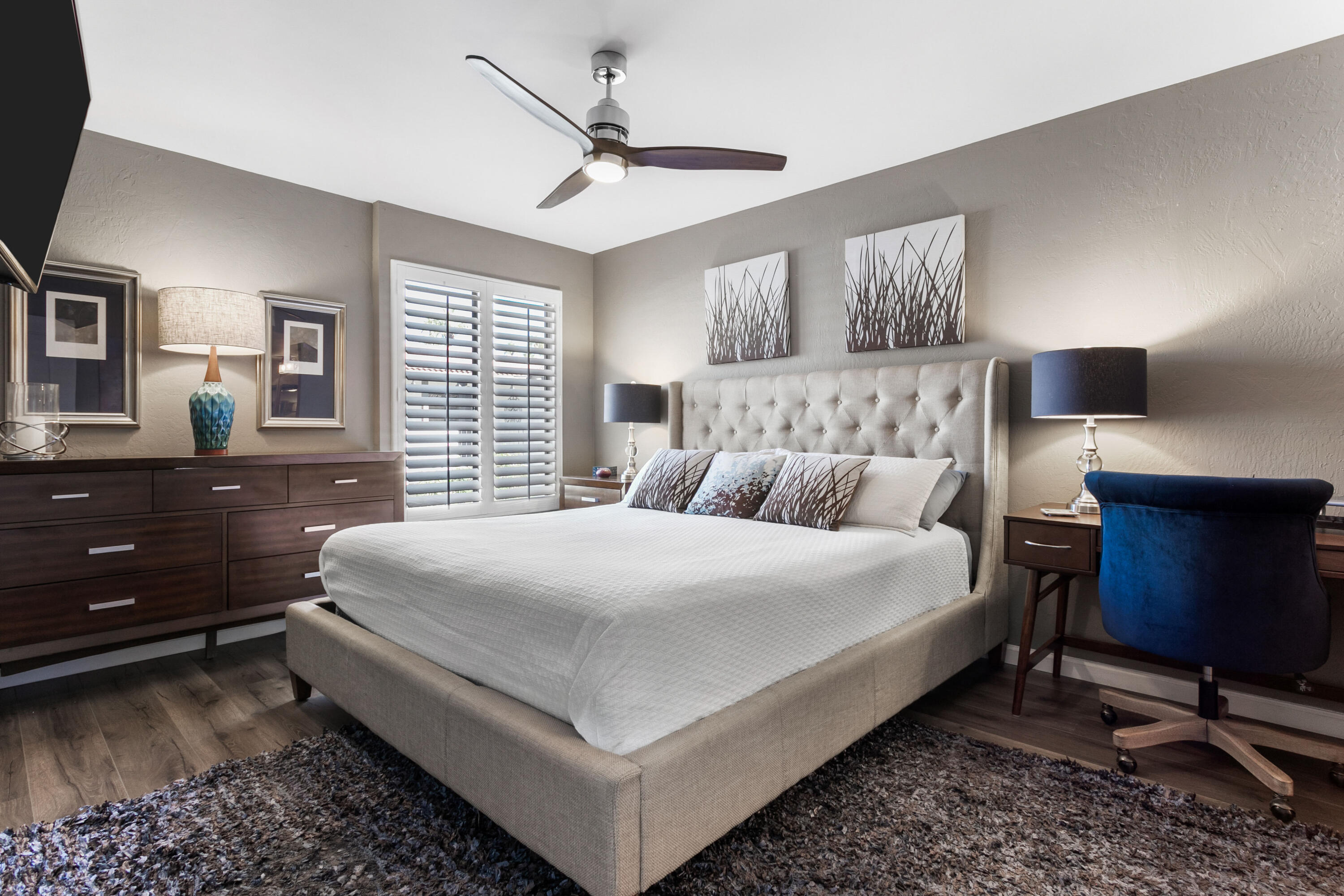 1050 Ramon Road, Unit 128 Palm Springs, CA 92264 - Photo 24 of 35 a bed room with a bed and a night stand