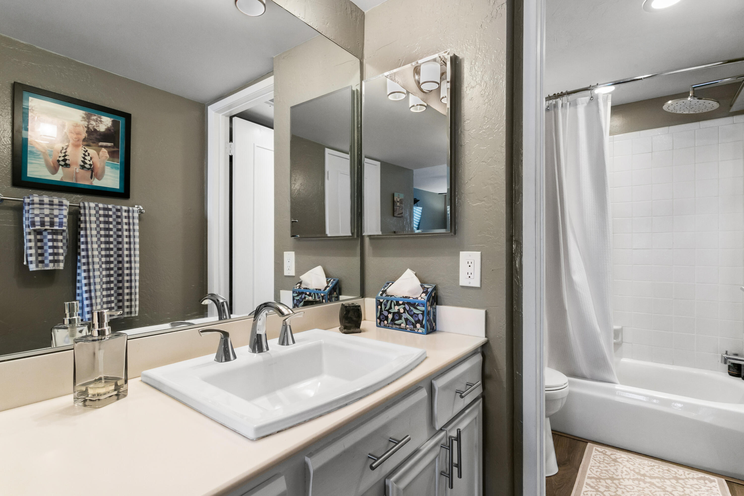 1050 Ramon Road, Unit 128 Palm Springs, CA 92264 - Photo 28 of 35 a bathroom with a sink and a mirror