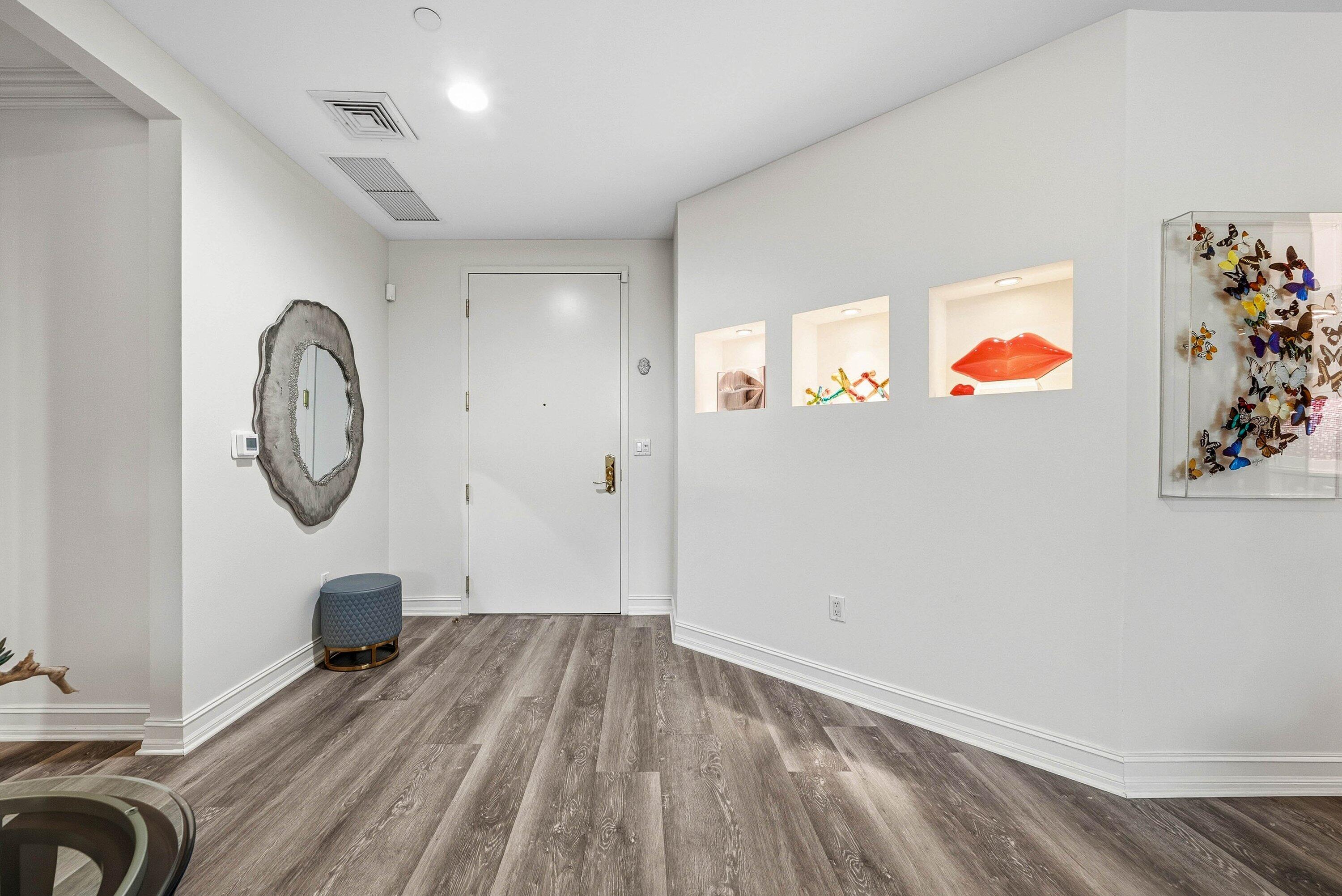 550 Southeast Mizner Boulevard, Unit B110 Boca Raton, FL 33432 - Photo 11 of 51 Foyer