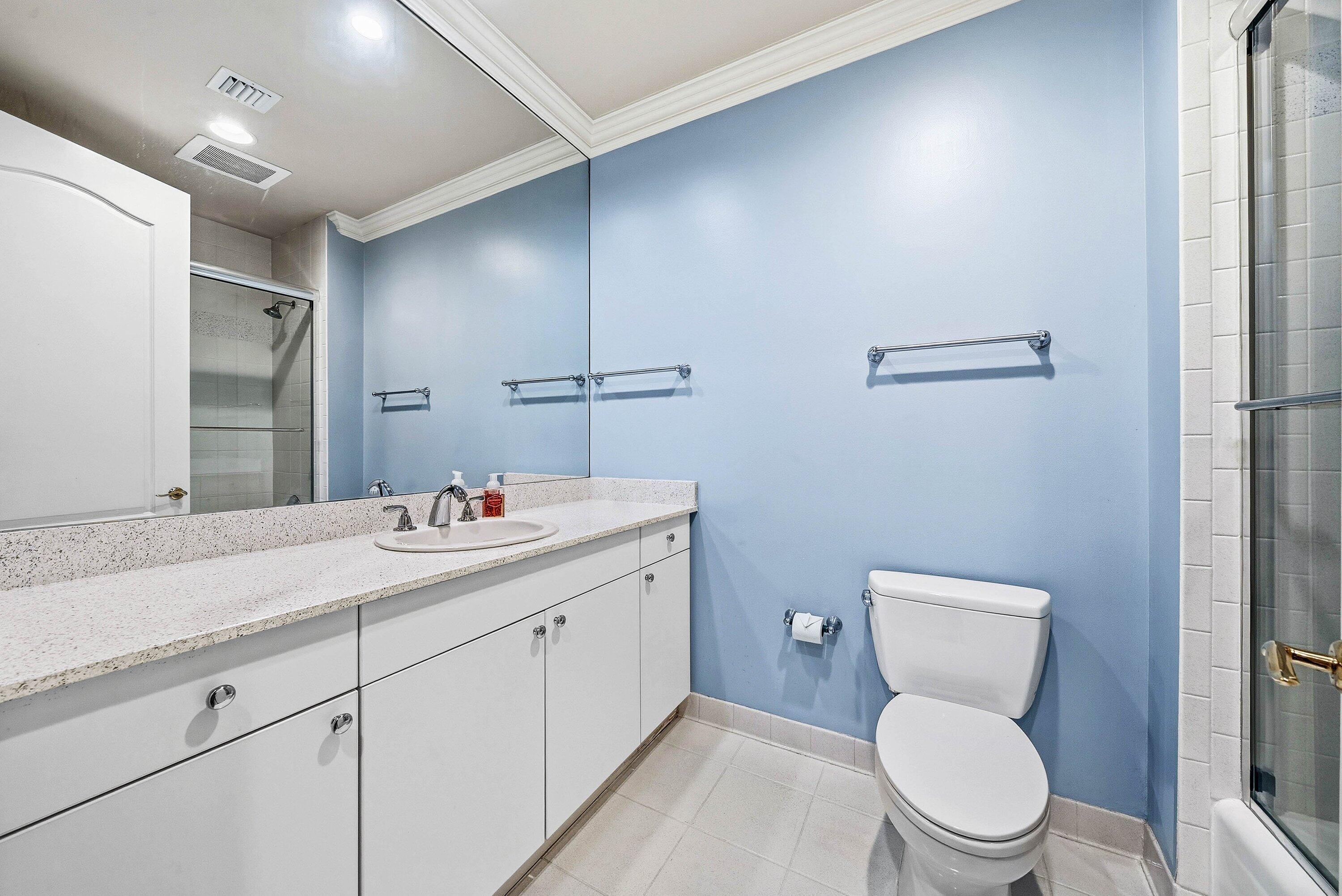 550 Southeast Mizner Boulevard, Unit B110 Boca Raton, FL 33432 - Photo 32 of 51 Second Bath