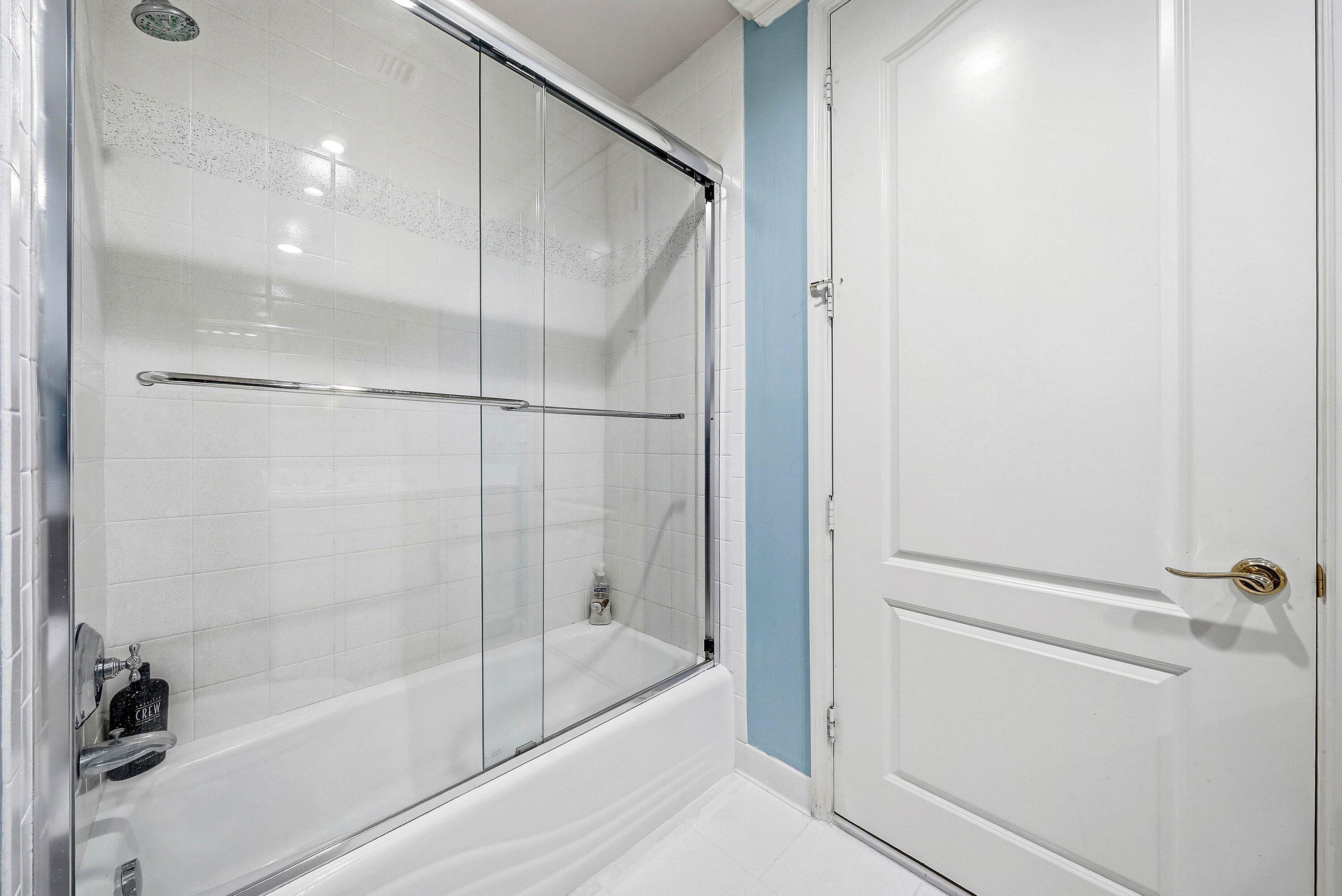 550 Southeast Mizner Boulevard, Unit B110 Boca Raton, FL 33432 - Photo 33 of 51 Second Bath