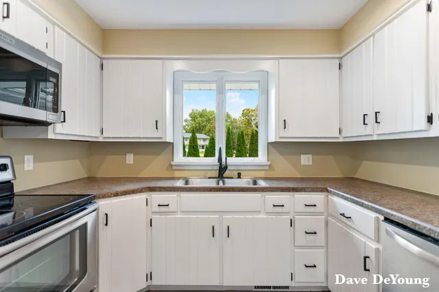 $349,900 | 3619 Diamond Drive, Hamilton, MI 49419