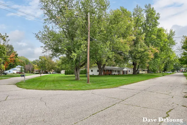 $349,900 | 3619 Diamond Drive, Hamilton, MI 49419