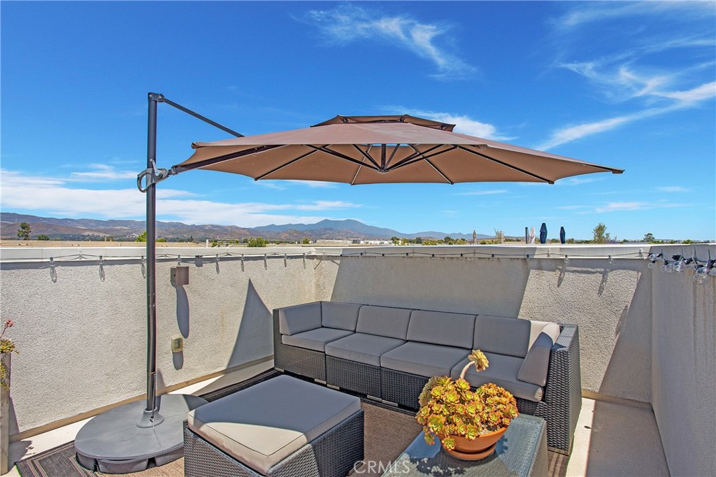 157 Follyhatch Irvine, CA 92618 - Photo 32 of 44 a view of balcony with furniture