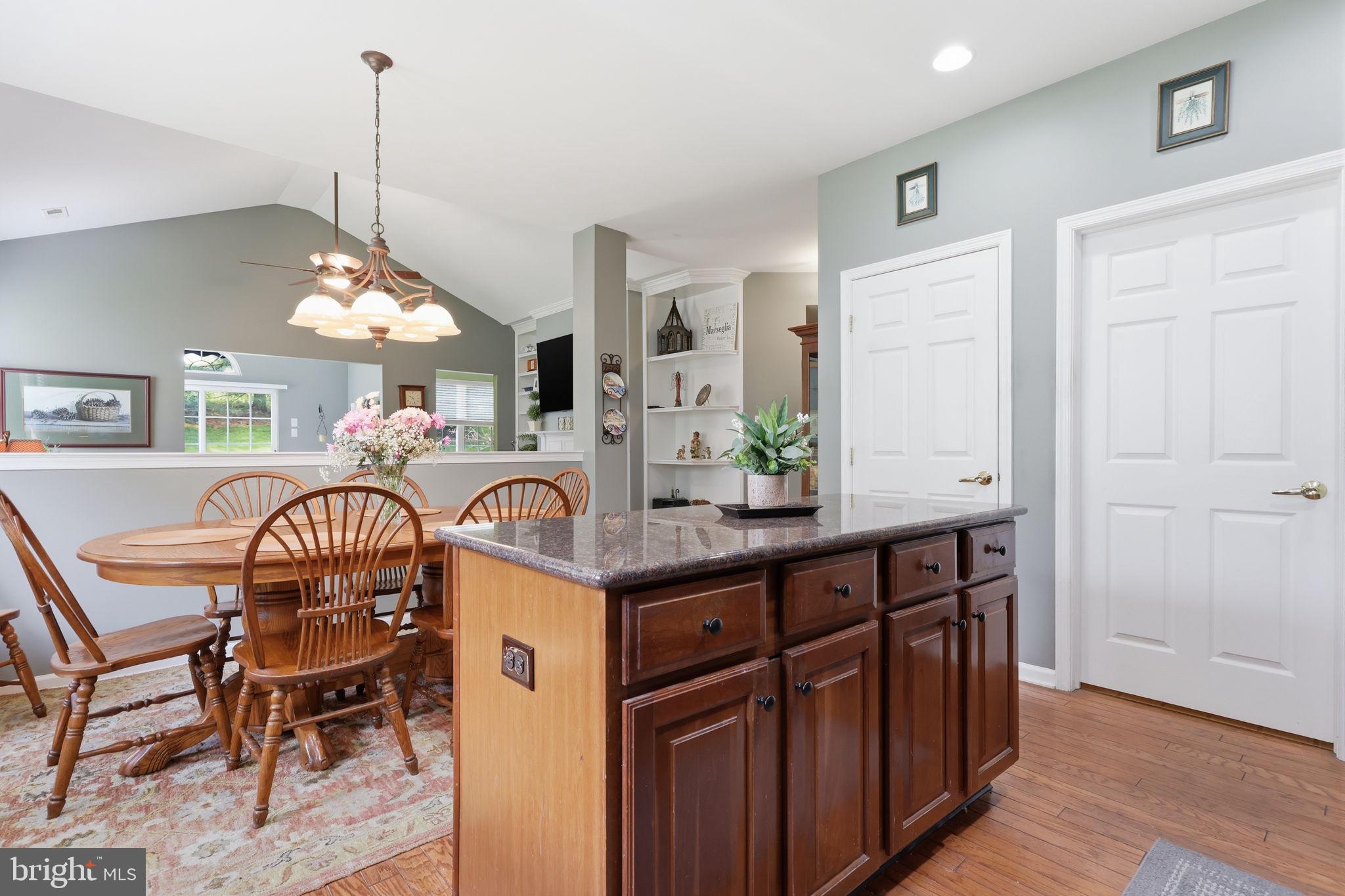 28 Bluebonnet Road Langhorne, PA 19047 - Photo 16 of 47 Eat in Kitchen