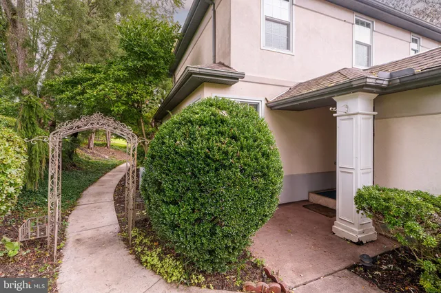 a view of a pathway of a house