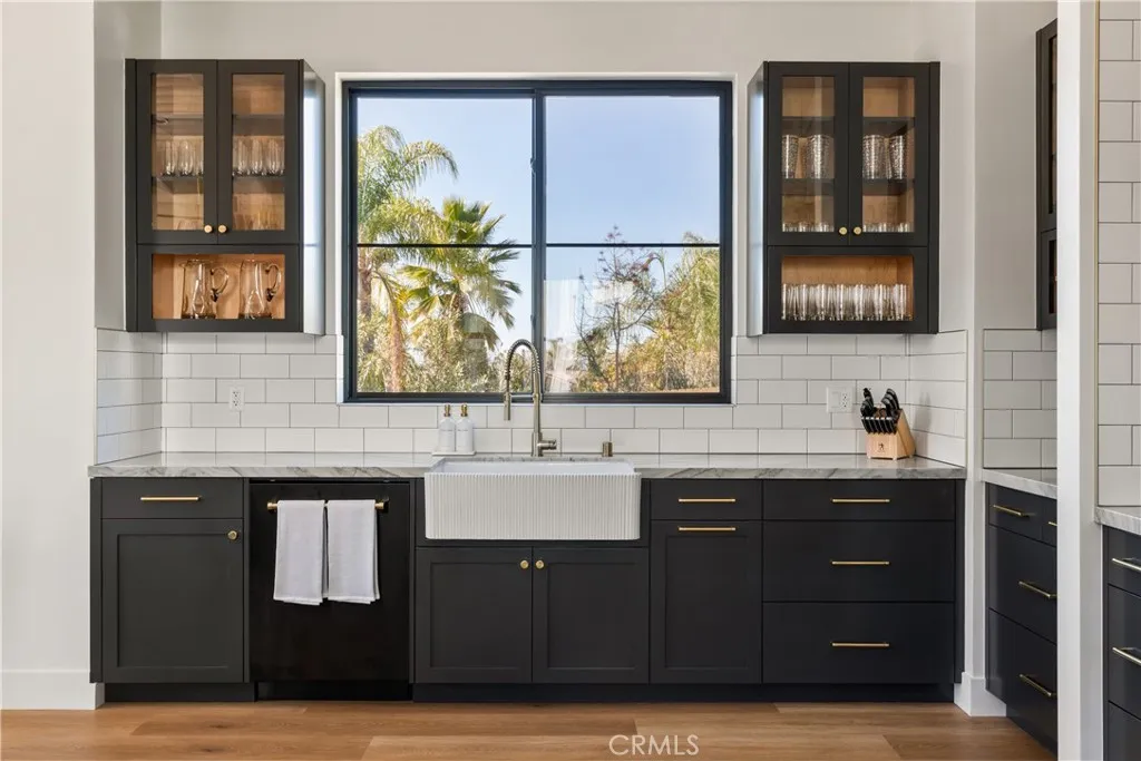 39241 Corte Venture Temecula, CA 92590 - Photo 11 of 49 Kitchen