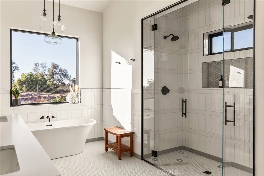 39241 Corte Venture Temecula, CA 92590 - Photo 22 of 49 Primary Bathroom