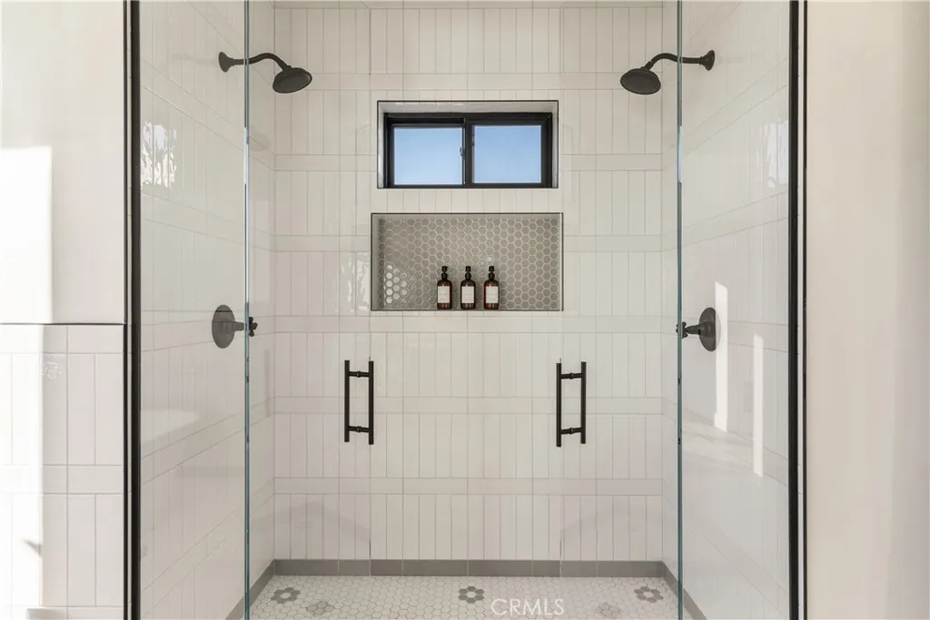 39241 Corte Venture Temecula, CA 92590 - Photo 23 of 49 Primary Shower