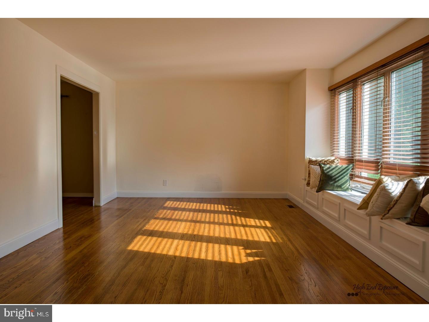 119 Canterbury Road Mount Laurel, NJ 08054 - Photo 5 of 18 Living Room
