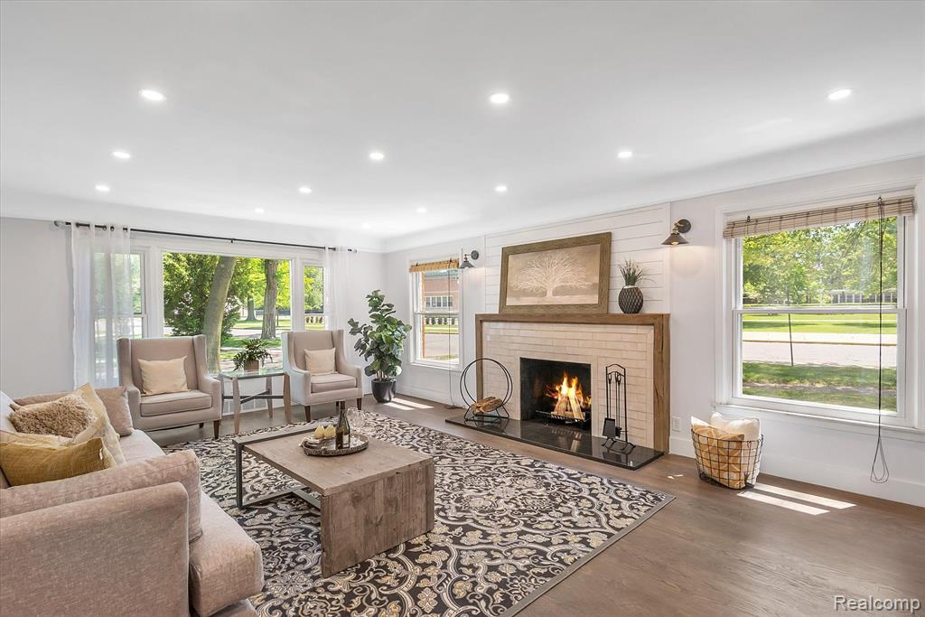 403 Touraine Road Grosse Pointe Farms, MI 48236 - Photo 9 of 50