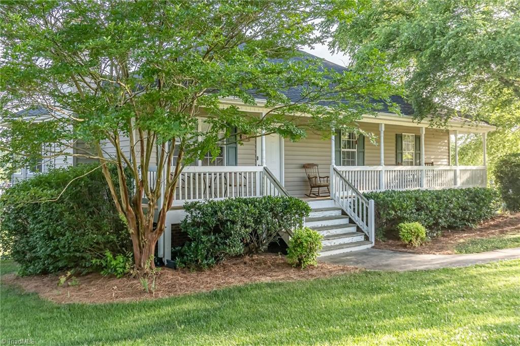 283 Central Oaks Road Clemmons, NC 27012 - Photo 2 of 16 Gallery Image 2