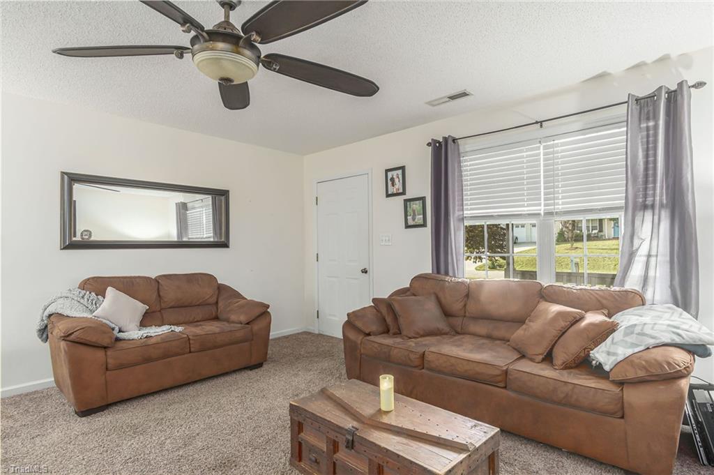 283 Central Oaks Road Clemmons, NC 27012 - Photo 4 of 16 Gallery Image 4