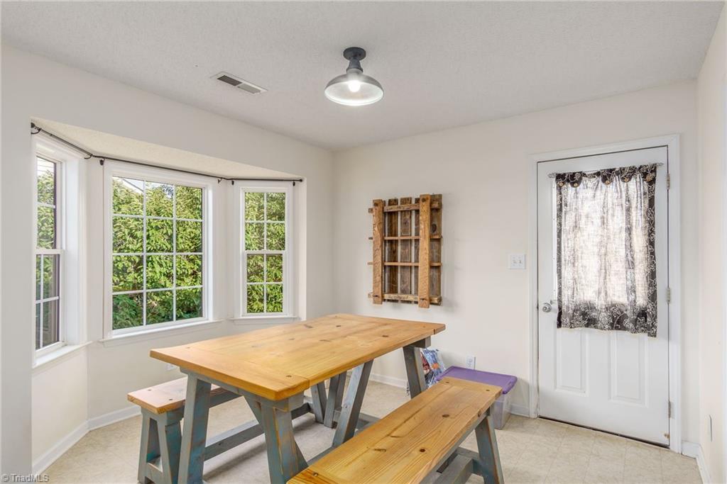 283 Central Oaks Road Clemmons, NC 27012 - Photo 5 of 16 Gallery Image 5