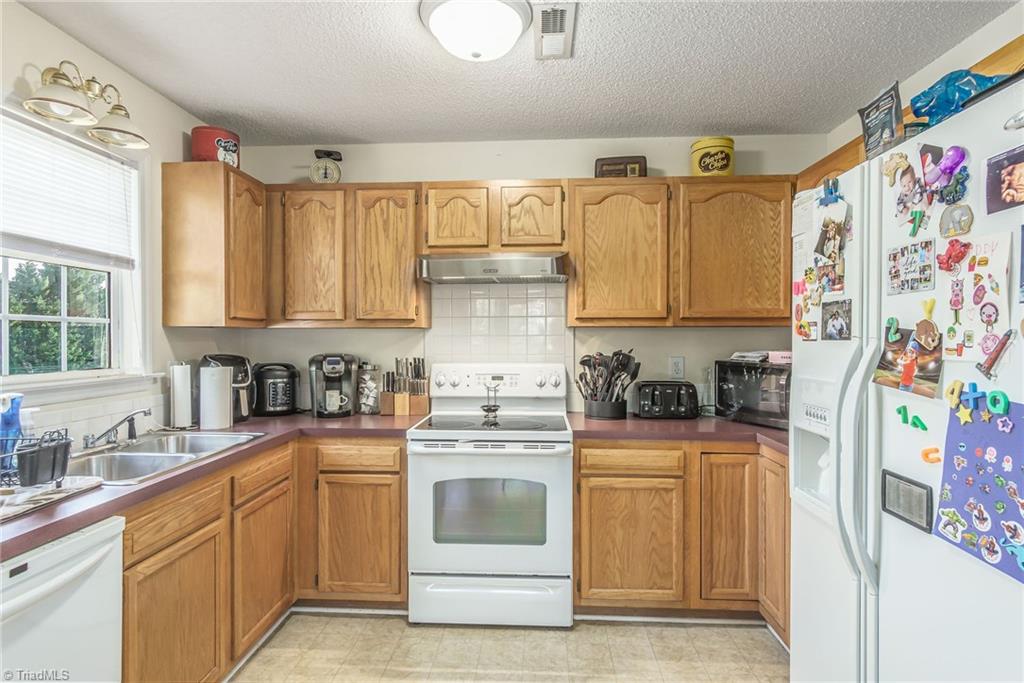 283 Central Oaks Road Clemmons, NC 27012 - Photo 6 of 16 Gallery Image 6