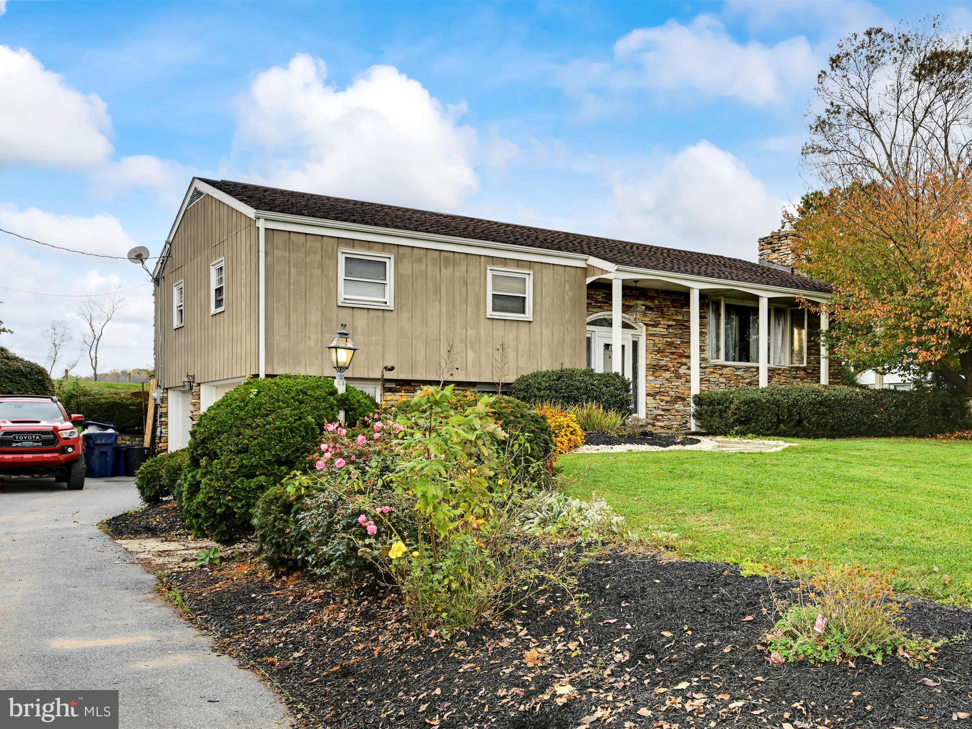 1220 Steinmetz Road Denver, PA 17517 - Photo 1 of 32 Gallery Image 1