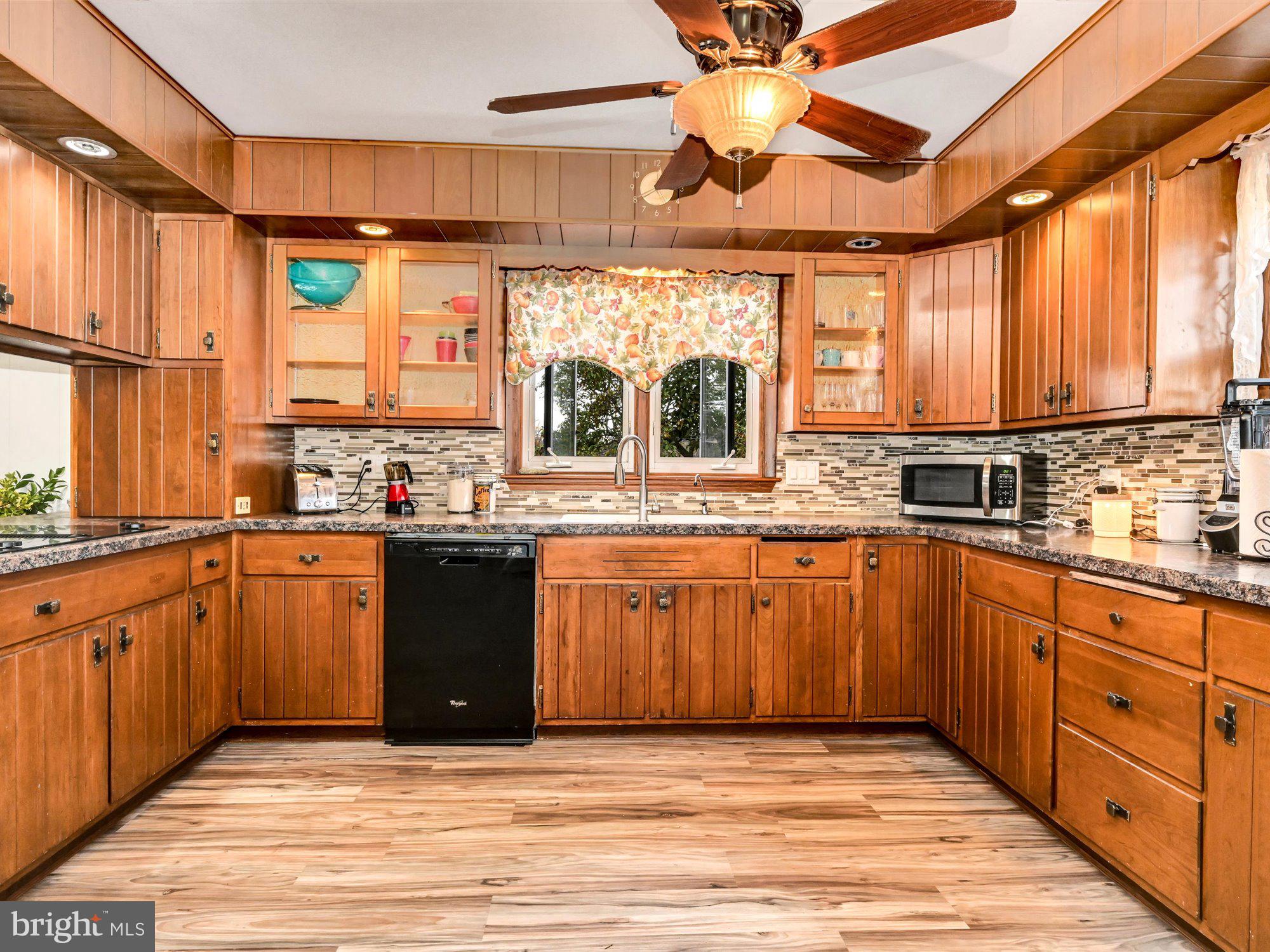 1220 Steinmetz Road Denver, PA 17517 - Photo 11 of 32 Gallery Image 11