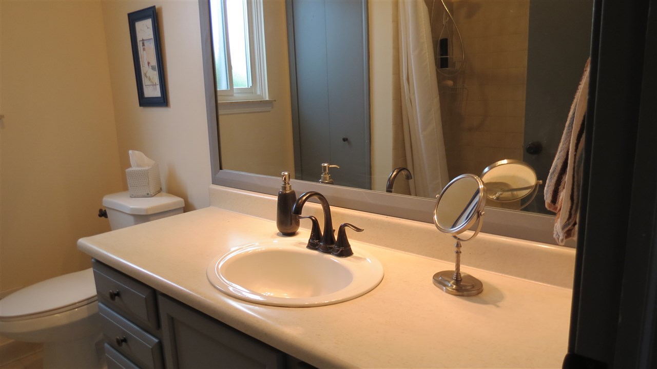 190 Holmes Road Allenton, MI 48002 - Photo 18 of 33 Fulll Bathroom