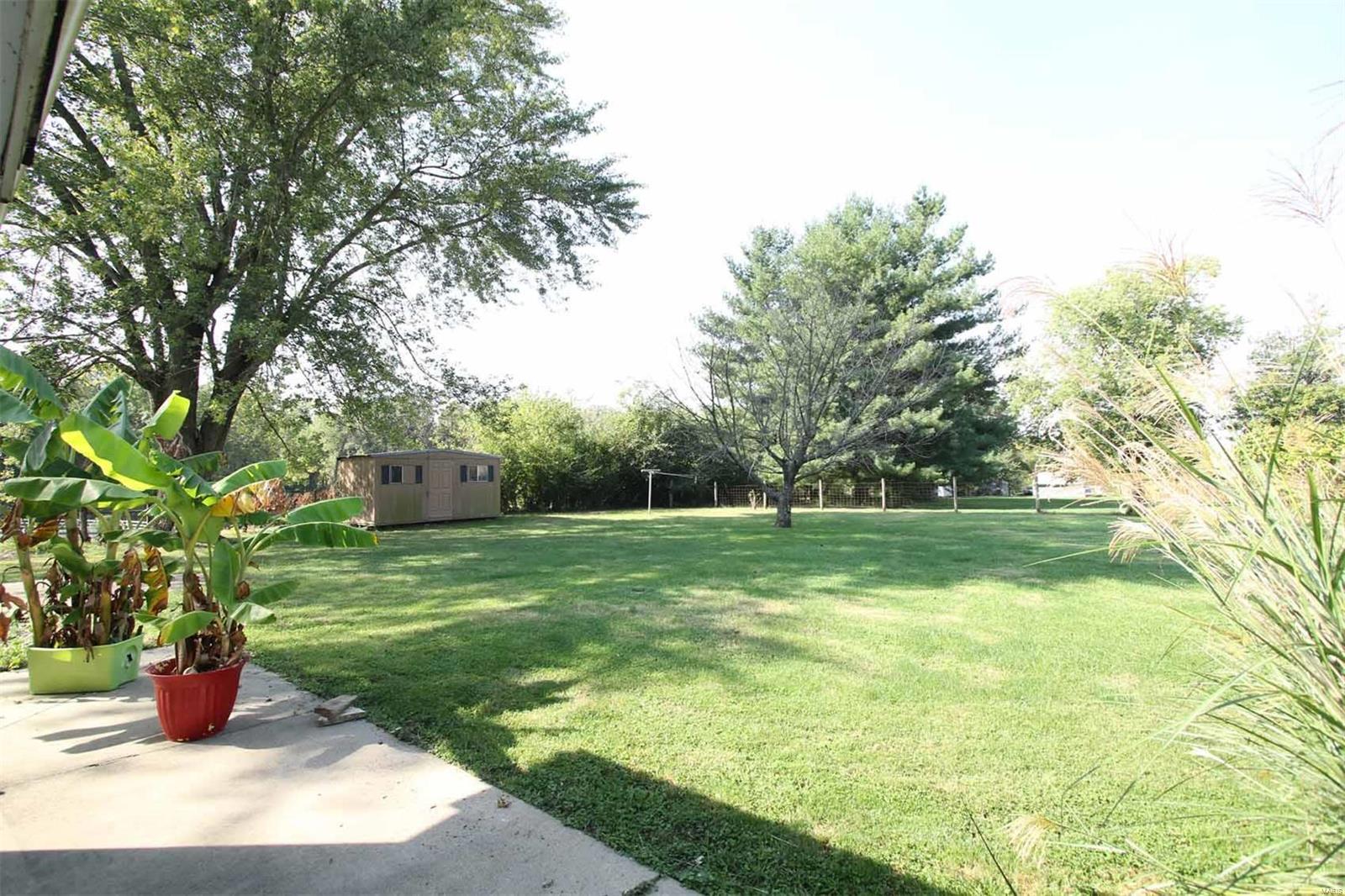 17997 Oak Rest Road Brighton, IL 62012 - Photo 8 of 24