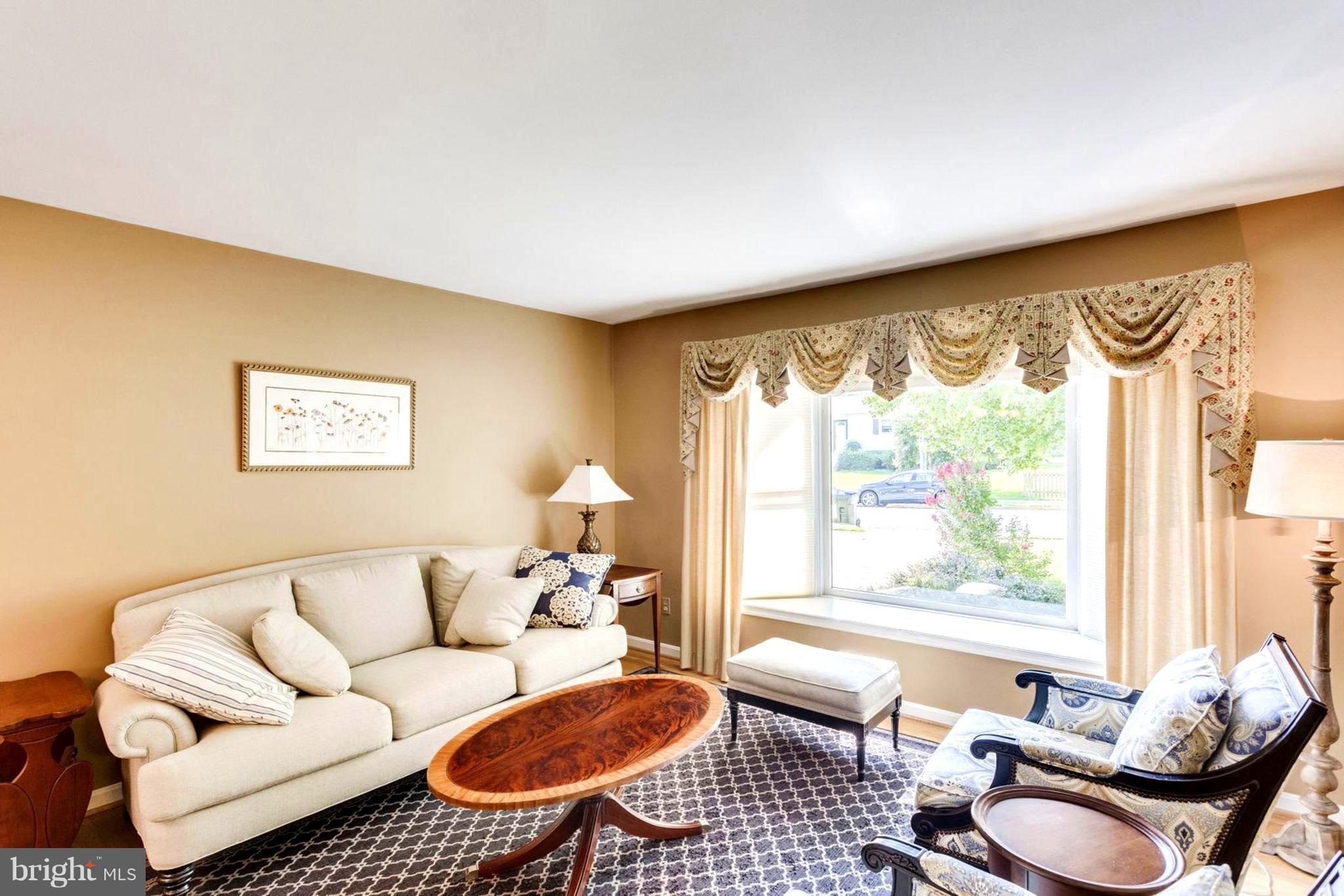1801 Olney Road Falls Church, VA 22043 - Photo 27 of 84 Living Room w/ Baywindow