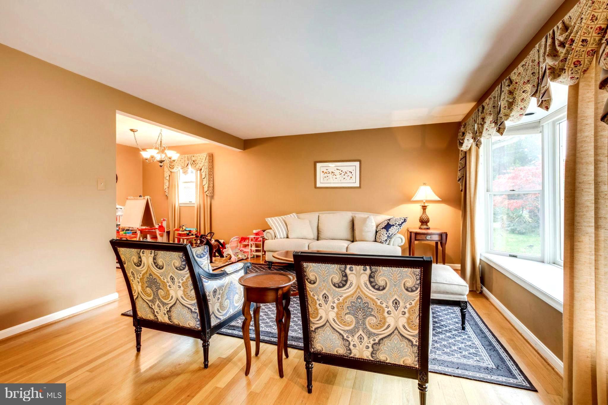 1801 Olney Road Falls Church, VA 22043 - Photo 29 of 84 Living Room w/ Baywindow