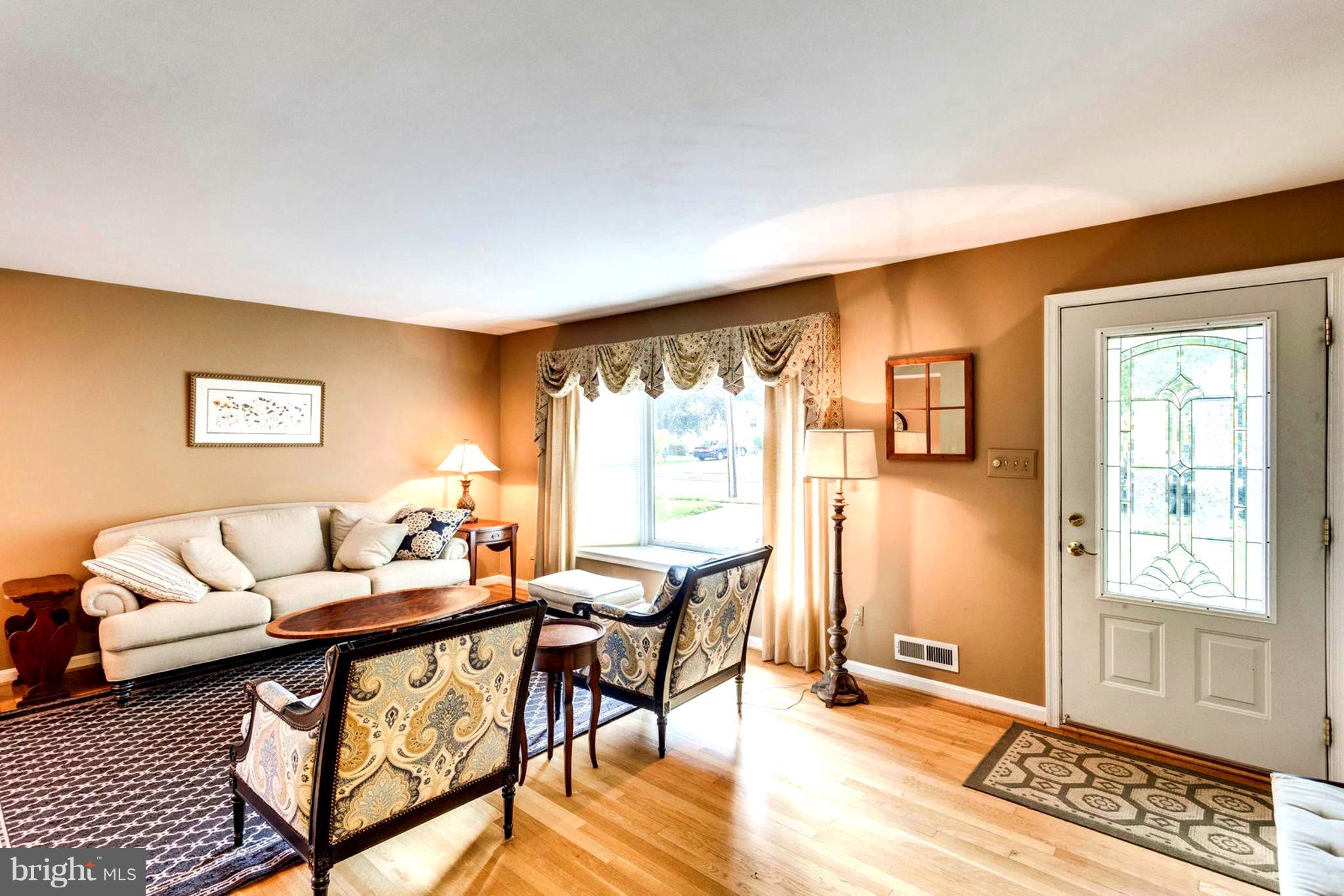 1801 Olney Road Falls Church, VA 22043 - Photo 30 of 84 Living Room w/ Baywindow