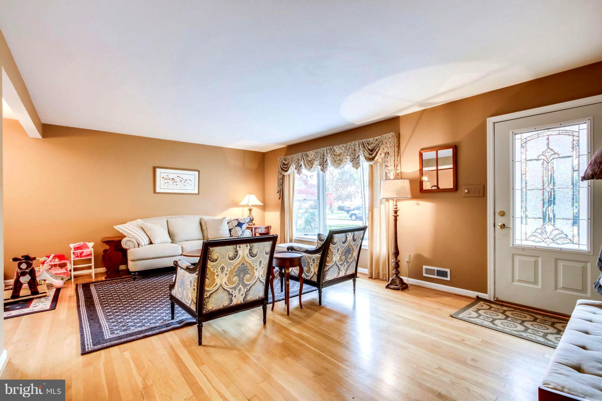 1801 Olney Road Falls Church, VA 22043 - Photo 31 of 84 Living Room w/ Baywindow