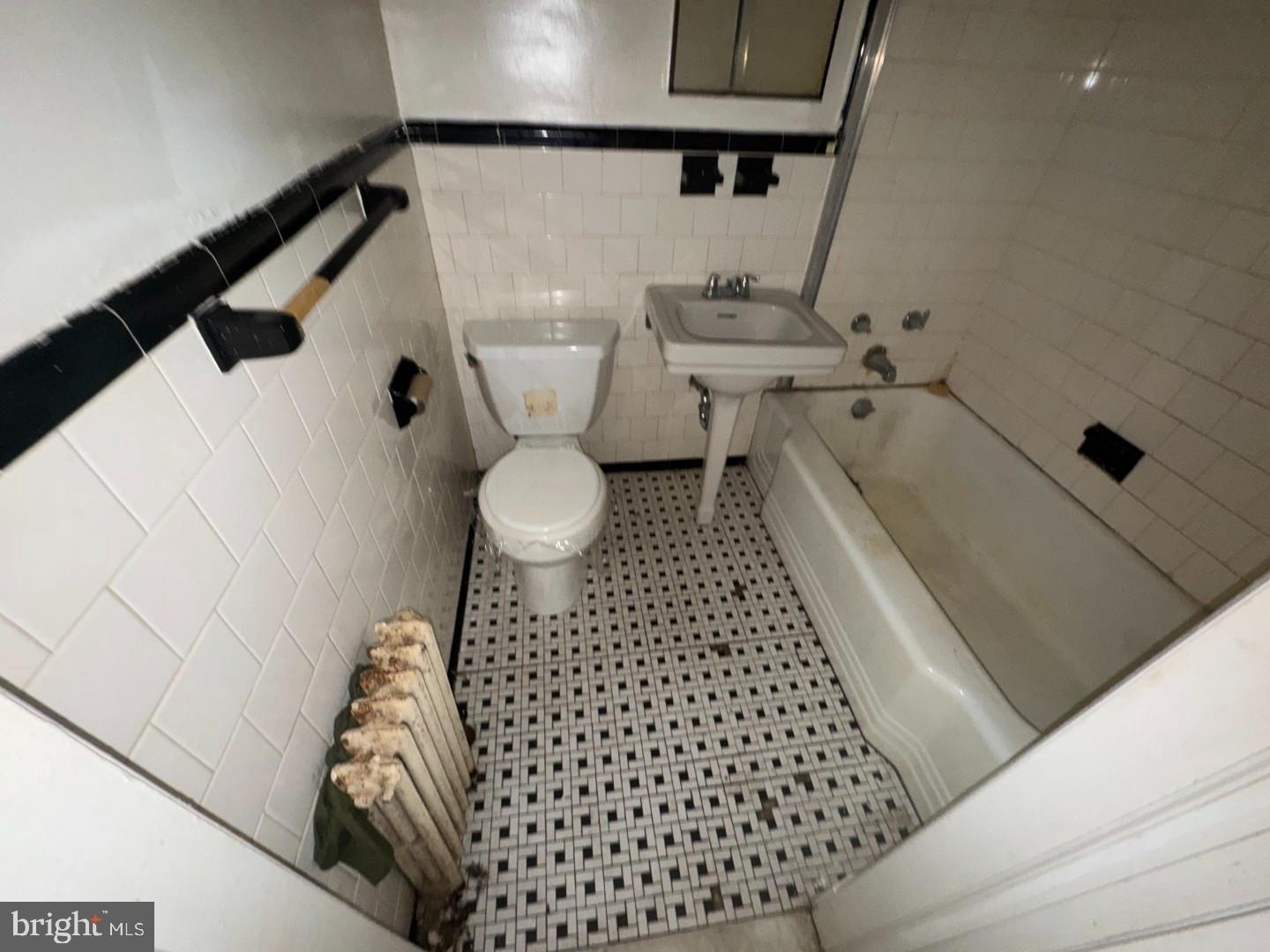 3304 Dorithan Road Baltimore, MD 21215 - Photo 17 of 21 Bath