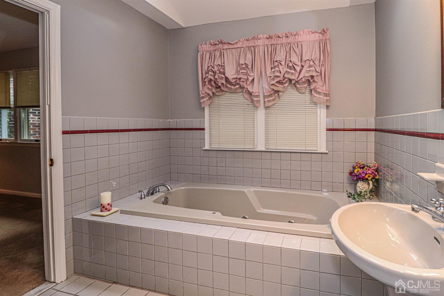 12 Harding Avenue Edison, NJ 08820 - Photo 28 of 43 Gallery Image 28