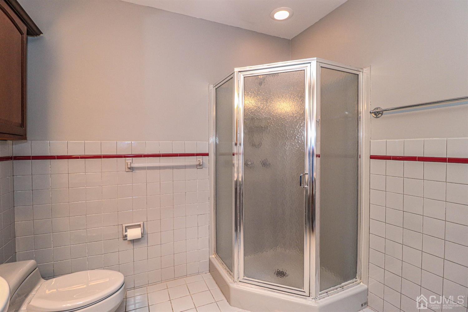 12 Harding Avenue Edison, NJ 08820 - Photo 29 of 43 Gallery Image 29