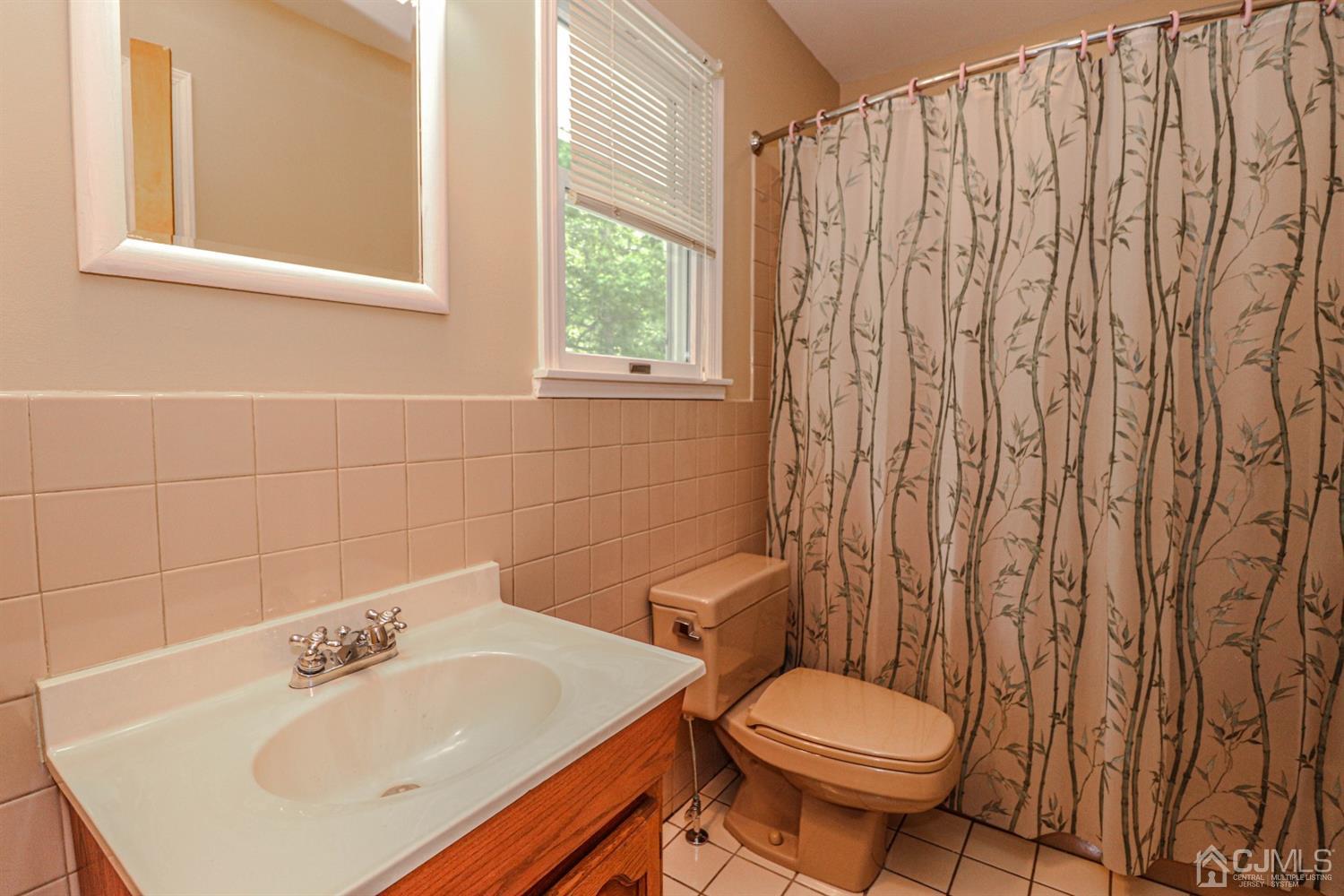 12 Harding Avenue Edison, NJ 08820 - Photo 34 of 43 Gallery Image 34
